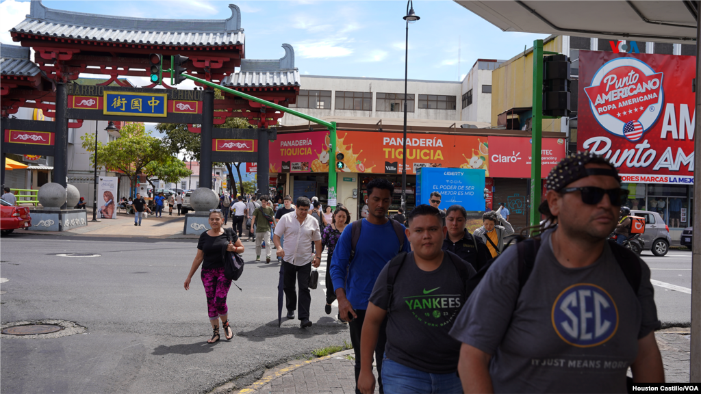 Miles de extranjeros y costarricenses visitan anualmente el Barrio Chino, ubicado en una zona céntrica en San José. Foto Houston Castillo, VOA