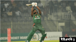 বাংলাদেশের বিপক্ষে ব্যাট করতে নেমে শ্রীলঙ্কা ৩ উইকেট হারিয়ে ২০৬ রানের চ্যালেঞ্জিং স্কোর করে। ৪ মার্চ, ২০২৪।