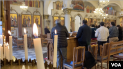 Un núcleo importante para la comunidad en Chile, es la Iglesia Ortodoxa San Jorge, ubicada en un barrio de comerciantes palestinos.