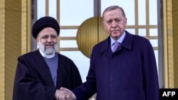 رجب طیب اردوغان، رییس جمهور ترکیه از ابراهیم رییسی، رییس جمهور ایران استقبال کرد