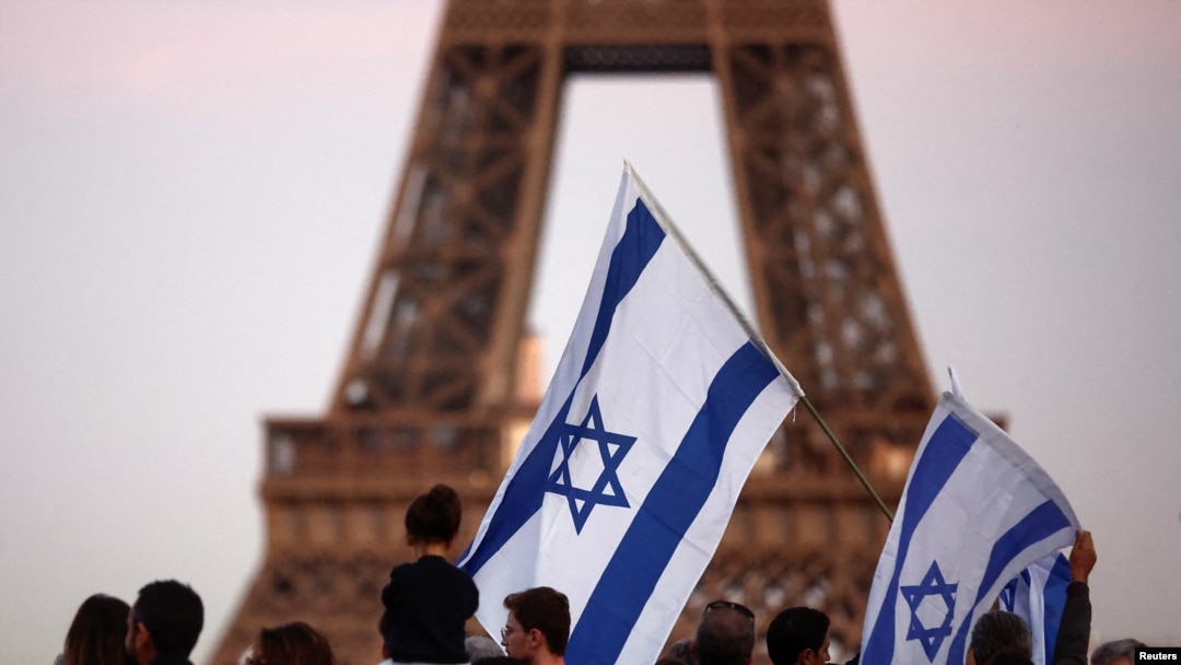 Paris'te binlerce kişi İsrail'e destek gösterisinde biraraya geldi.