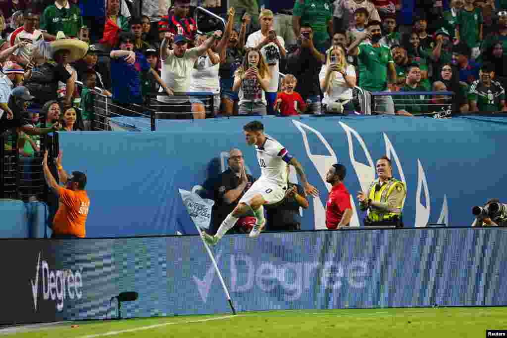 Pulisic anotó los goles&nbsp;a los 37 y 46 minutos para los estadounidenses.&nbsp;Ricardo Pepi, quien ingresó desde el banquillo, marcó el tercer gol en el minuto 78.&nbsp;