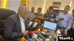  সচিবালয়ে সাংবাদিকদের সঙ্গে বাংলাদেশের স্বরাষ্ট্রমন্ত্রী আসাদুজ্জামান খাঁন। ১২ নভেম্বর, ২০২৩।