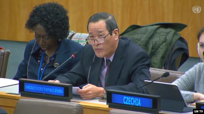 김성 주유엔 북한 대사가 15일 뉴욕 유엔본부에서 열린 유엔총회 제3위원회 회의에서 발언하고 있다.