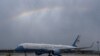 美国财长耶伦乘飞机降落北京首都国际机场时，天空出现一道彩虹。（2023年7月6日）