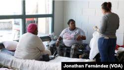 Mujeres migrantes se reúnen en el albergue conocido como Welcome Center en la ciudad de El Paso donde reciben servicios de hospedaje, alimentación y lavandería mientras logran llegar a sus destinos en EEUU. El 24 de enero de 2023.