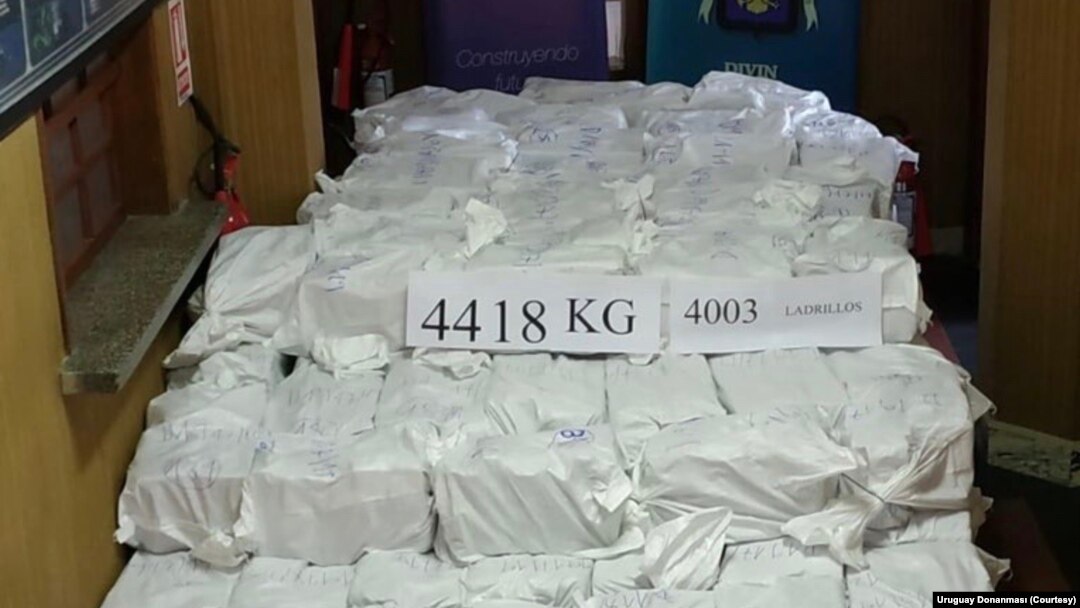 2017’de yıl boyunca toplam 144 kg kokain ele geçirilen Uruguay’da, bugünlerde tek bir operasyonda tonlarca kokain yakalanıyor. 