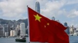 资料照：香港金融区与中国国旗
