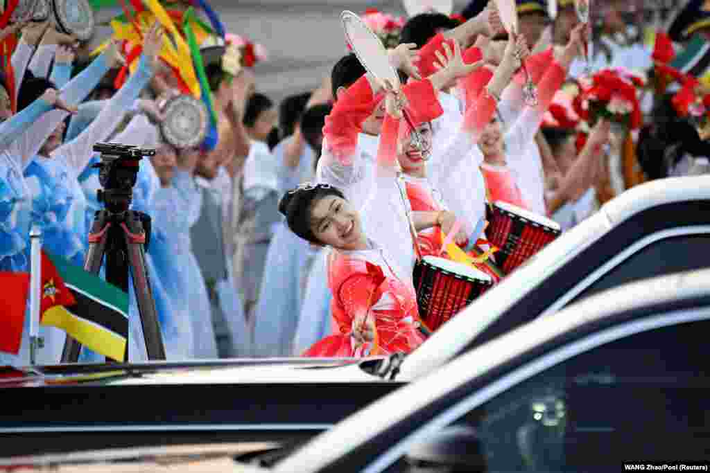 Chinese dancers perform to welcome the arrival of Mozambique&rsquo;s President Filipe Nyusi at Beijing Capital Airport ahead of the Forum on China-Africa Cooperation (FOCAC), in Beijing.