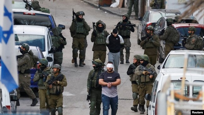 İsrail güçlerinin Ramallah'ta 55 kişiyi gözaltına aldığı belirtiliyor