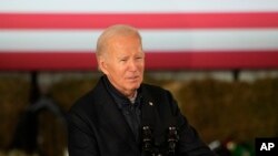 Presiden AS Joe Biden ketika berbicara alam sebuah kesempatan di Dutch Creek Farms, Northfield, Minnessota, pada 1 November 2023. (Foto: AP/Abbies Parr)