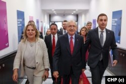 Cumhuriyet Halk Partisi Genel Başkanı Kemal Kılıçdaroğlu, CHP Genel Merkezi’nde düzenlenen CHP’li Belediye Başkanları Toplantısı’na başkanlık etti.