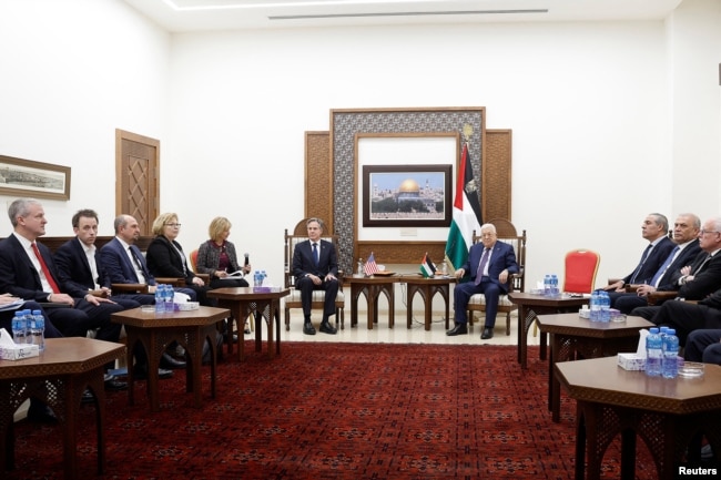 US Secretary of State Antony Blinken meets with Palestinian President Mahmoud Abbas, at the Muqata in Ramallah in the Israeli-occupied West Bank, Nov. 5, 2023. (Reuters/Jonathan Ernst/Pool)