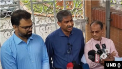 মিডিয়ার সাথে কথা বলছেন বিএনপির প্রচার সম্পাদক শহীদ উদ্দিন চৌধুরী এ্যানী। ১৬ জুলাই, ২০২৩। 