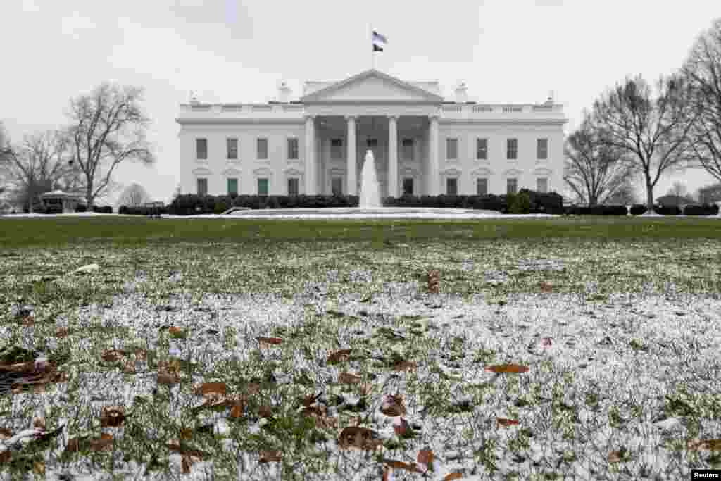 En Washington, la nieve también cubrió los jardines de la Casa Blanca.&nbsp;