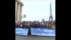 巴黎举行反对新移民法的抗议示威 