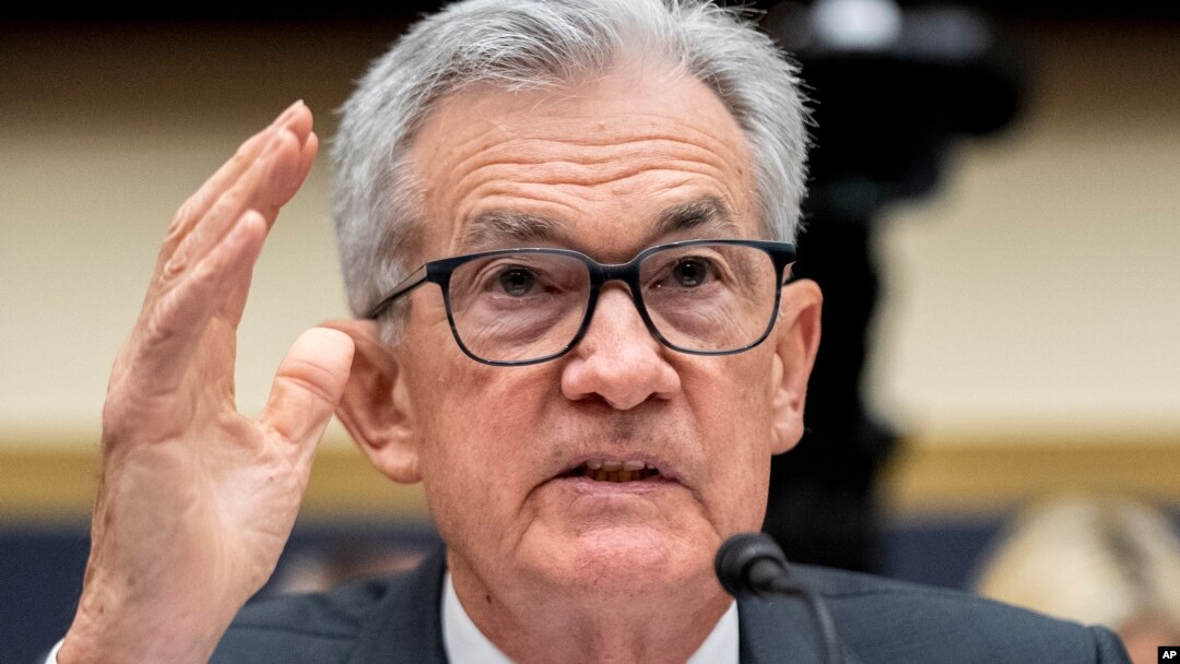 Ketua Bank Sentral AS (the Fed), Jerome Powell berbicara di depan Komisi Keuangan DPR AS di Washington DC, hari Rabu (21/6).