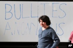 Oliver Baez tampil dalam adegan dari “The Bullying Collection” di Wheatland High School di Wheatland, Wyoming, Jumat, 12 Januari 2024. Pejabat sekolah membatalkan drama sekolah menengah tersebut karena menyebutkan karakter gay. (AP/Thomas Peipert)