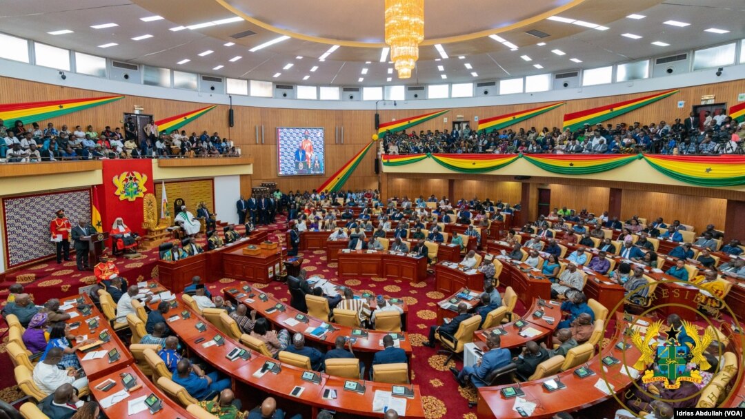 Parlemen Ghana mengesahkan RUU kontroversial yang membatasi dengan ketat hak-hak LGBTQ. 