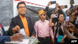 Perezida Andry Rajoelina atora