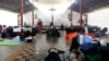 ARCHIVO - Inmigrantes haitianos duermen en una iglesia en Inapari, en la frontera de Perú con Brasil, el 2 de febrero de 2012.
