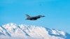 Američi lovac F-16 prelijeće BiH. (Foto: Ambasada SAD)