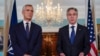 FILE - Menteri Luar Negeri Antony Blinken (kanan), bersama Sekretaris Jenderal NATO Jens Stoltenberg, di Departemen Luar Negeri AS di Washington, 13 Juni 2023. (AP/Carolyn Kaster)