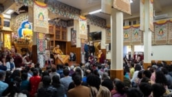 ༧གོང་ས་མཆོག་གིས་ལྡི་ལི་བོད་ཁང་གི་ན་ལེནྜའི་སློབ་མ་ཁག་ཅིག་དང་མཇལ་མོལ་གནང་བ།