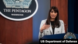 사브리나 싱 미 국방부 부대변인이 워싱턴 D.C. 인근 버지니아주 펜타곤(국방부 청사)에서 브리핑하고 있다. (자료사진=미 국방부)