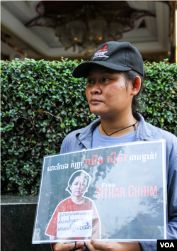 Chan Sreyrath, 31, says she intends to vote this July to display her dismay and frustration with the government inability to find solutions to the labor dispute between her colleague and the NagaWorld casino and resort, in Phnom Penh, on Feb. 6, 2023. (Ten Soksreinith/VOA Khmer)