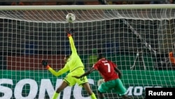 Le Namibien Deon Hotto marque le but contre la Tunisie à la 88e minute.