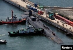 미 해군의 오하이오급 핵 추진 순항미사일 잠수함인 SSGN ‘미시건함’이 16일 부산 작전기지에 입항했다.