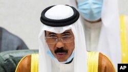 FILE - Emir Kuwait Sheikh Nawaf Al Ahmad Al Sabah di Majelis Nasional Kuwait, 30 September 2020. (AP/Jaber Abdulkhaleg)