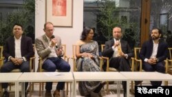 ঢাকায় নিযুক্ত যুক্তারাজ্যের হাইকমিশনারের বাসভবনে জলবায়ু বিষয়ক আলোচনায় বক্তারা।