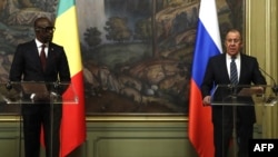 Abdoulaye Diop et Sergueï Lavrov, les chefs de la diplomatie du Mali et de la Russie à Moscou.