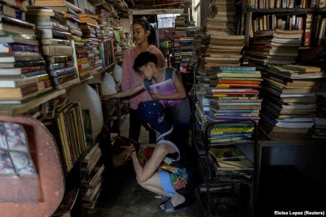 Children look at the books at Guanlao's home library in Makati, a metro area of Manila, Philippines, February 7, 2024. (REUTERS/Eloisa Lopez)