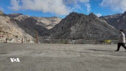 Herdu Destên Wî Nînin, Lê Baş Dinivîse û Çi Hewce Be Dike
