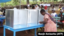 지난 2009년 인도네시아 대선에서 파푸아 동부 주민이 투표하고 있다.(자료사진)