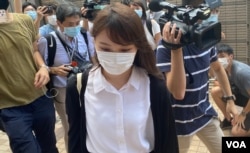 Zhou Ting (Agnes Chow), mantan wakil sekretaris jenderal Demosisto Hong Kong, mengatakan dalam sebuah wawancara dengan media Jepang bahwa dia telah memutuskan untuk tidak kembali ke Hong Kong untuk melapor ke polisi mengenai kasus hukum keamanan nasional. (VOA/Iris Tong)