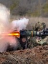 ARHIVA: Ukrajinski vojnik ispaljuje protivtenkovsko oružje tokom vježbi prije početka ruske invazije (Foto: AP/Vadim Ghirda)