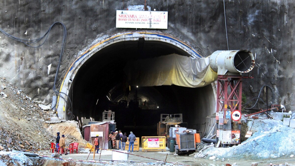 New Drill Bores Deeper Into Tunnel to Rescue 40 Trapped Workers in India