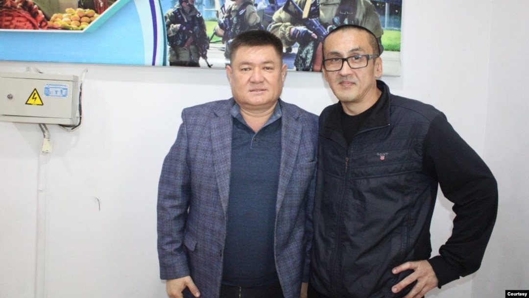 "Ezgulik" Inson huquqlari jamiyati rahbari Abdurahmon Tashanov bu oy qamoqdagi qoraqalpoq faoli Dauletmurat Tajimuratov bilan uchrashgan 