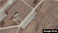 2019년 의주비행장에서 출격 대기 중인 일류신(Il)-28 전술폭격기. 사진=Maxar Technologies (via Google Earth)