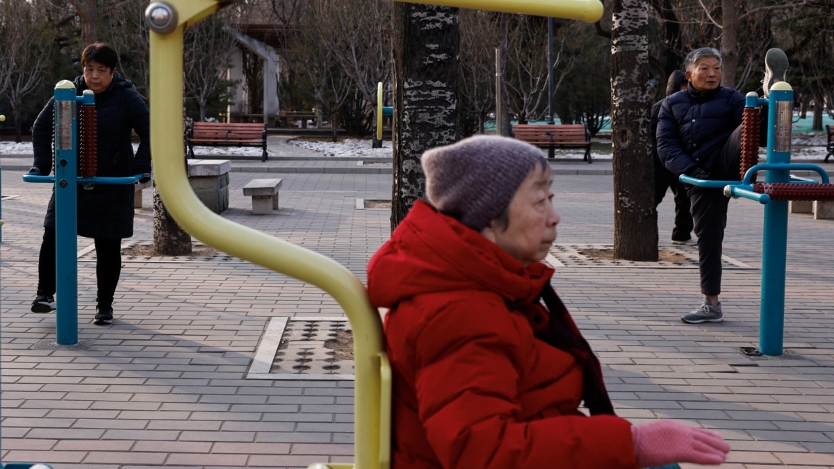 中国基础养老金提高20元 舆论：表面施恩实质羞辱