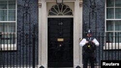 A police officer stands outside 10 Downing Street on the day British Prime Minister Keir Starmer holds an emergency Cobra meeting following violent anti-immigration protests, in London, Aug. 5, 2024. 