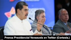 El presidente venezolano Nicolás Maduro habla durante anuncios sobre el nuevo estado Guayana Esequibo cuya creación impulsa, en Caracas, este martes 5 de diciembre de 2023.