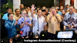 Ketua Umum Partai Gerinda Prabowo Subianto bersama jajaran ketua umum partai yang tergabung dalam Koalisi Indonesia Maju berkumpul untuk mengumumkan Gibran Rakabuming sebagai cawapres. (Foto: Courtesy/Instagram Partai AmanatNasional)