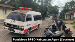 Kondisi pascahujan abu vulkanik dari erupsi Gunung Marapi yang terjadi di wilayah Nagari Lasi, Kecamatan Canduang, Kabupaten Agam, Sumatra Barat, Minggu (3/12). (Foto: Courtesy/Pusdalops BPBD Kabupaten Agam)