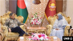 বাংলাদেশের রাষ্ট্রপতি মো. সাহাবুদ্দিনের সঙ্গে সাক্ষাৎ করেছেন দুর্নীতি দমন কমিশনের (দুদক) নবনিযুক্ত কমিশনার আছিয়া খাতুন। ২৩ জুলাই, ২০২৩। 