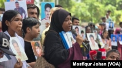 People gather on the International Day of the Victims of Enforced Disappearances in Dhaka, Bangladesh, while carrying photos of loved ones who were allegedly abducted by security agencies and who became victims of enforced disappearance, Aug. 1, 2024. (Mosfiqur Johan/VOA)